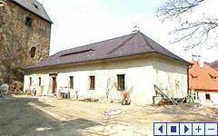 Hrad a z�mek Be�ov nad Teplou, Hradn� n�dvo��.