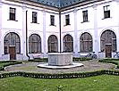 Nov� Hrady, Kl�tern� zahrada